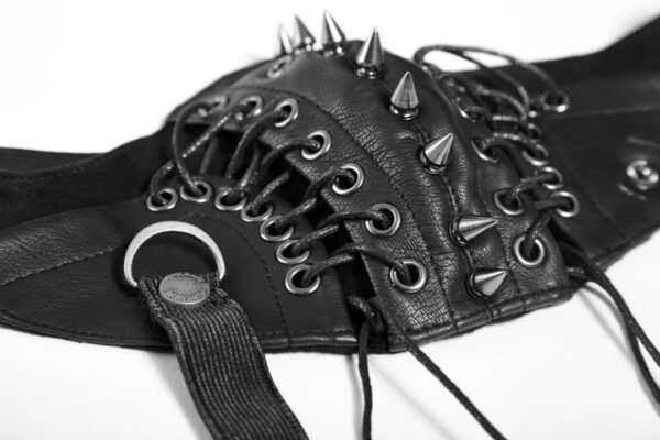 Masque cuir spikes et laçage