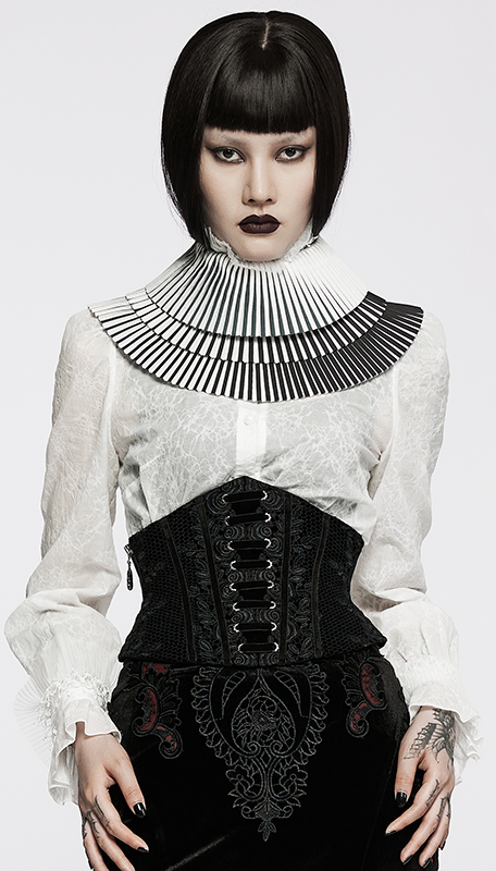 Collerette haute plissée