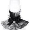 Collerette haute plissée