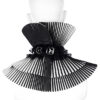 Collerette haute plissée