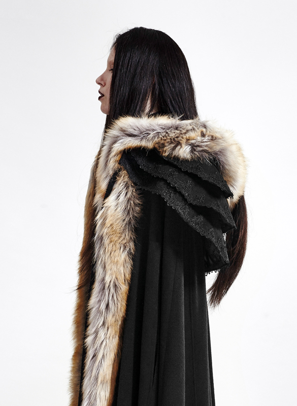 Cape volants brodés Noire