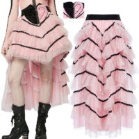 Jupe traîne lolita rose, à volants, avec coeur à la taille Pyon Pyon.