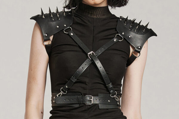 Harnais avec épaulettes à spikes Harnais avec épaulettes à spikes