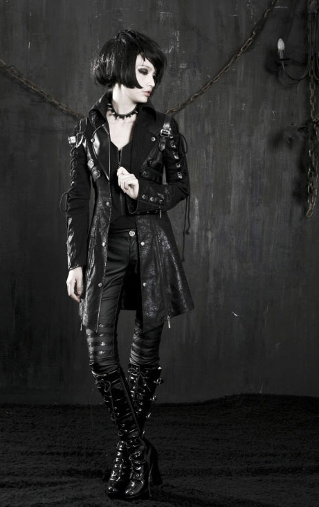 Manteau en faux cuir noir manches lacées Manteau en faux cuir noir manches lacées