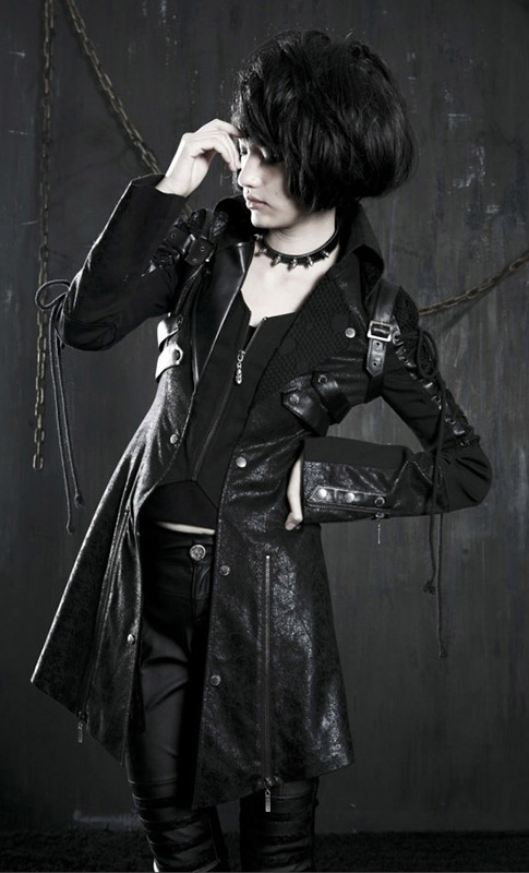 Manteau en faux cuir noir manches lacées Manteau en faux cuir noir manches lacées