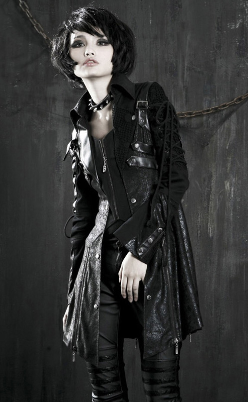 Manteau en faux cuir noir manches lacées Manteau en faux cuir noir manches lacées