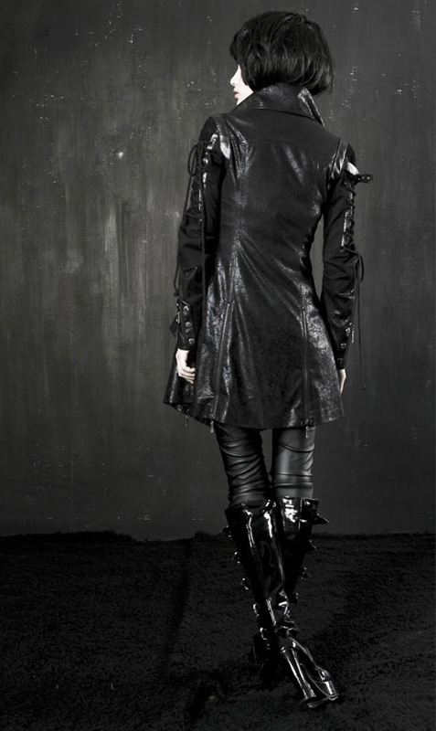 Manteau en faux cuir noir manches lacées Manteau en faux cuir noir manches lacées