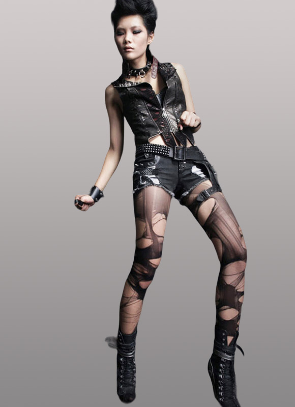 Short en jeans destroy à spikes