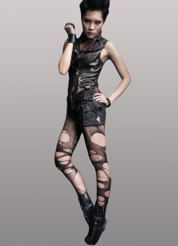 Short en jeans destroy à spikes