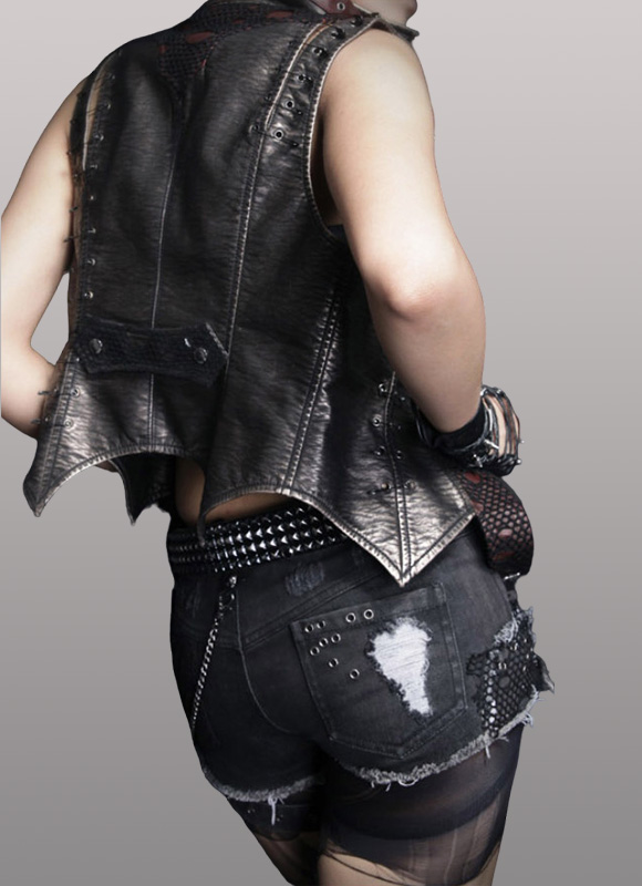 Short en jeans destroy à spikes