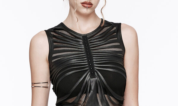 Haut en faux cuir déchiré et clouté