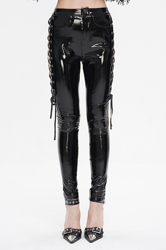 Pantalon en vinyle à découpes et laçages