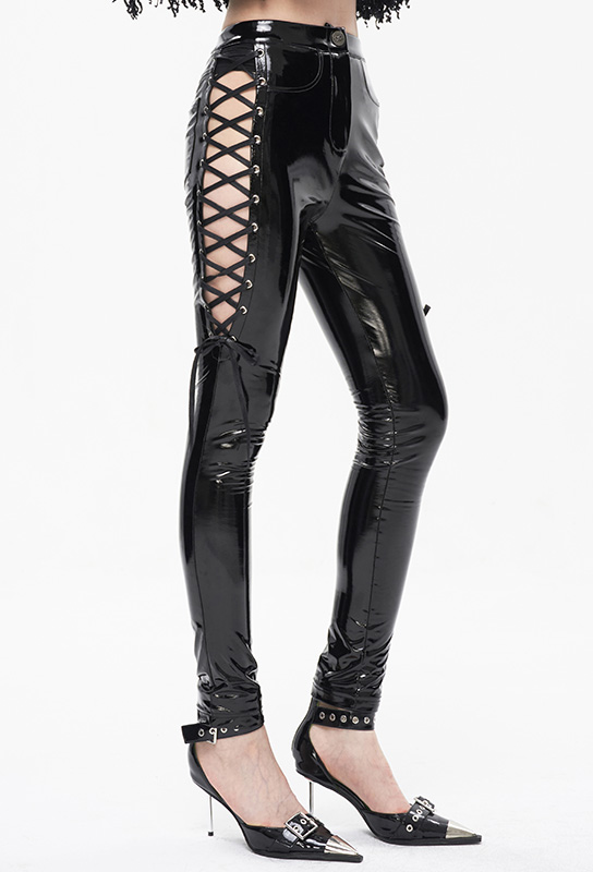 Pantalon en vinyle à découpes et laçages