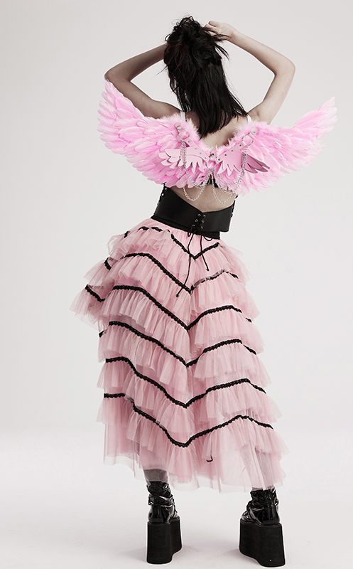 Ailes roses en plume et faux cuir à chaînes Ailes roses en plume et faux cuir à chaînes