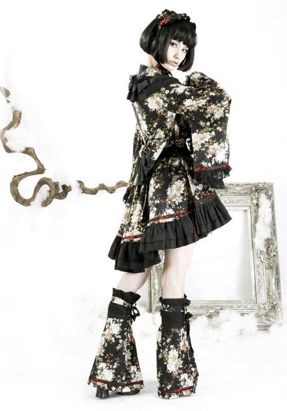 Ensemble kimono + leg warmers + headdress Ensemble kimono + leg warmers + headdress