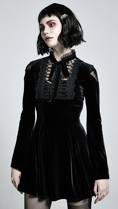 Robe en velours à plastron brodé et ruban