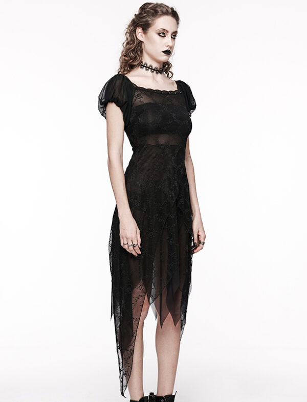 Robe en dentelle à spikes noirs