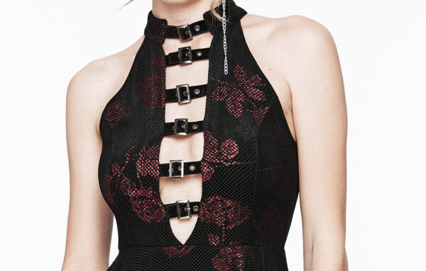 Robe en velours et résille à roses rouges