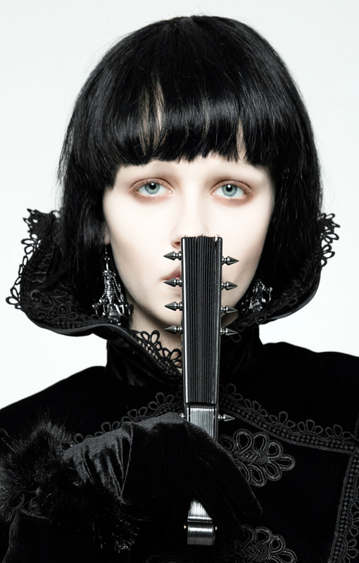 Éventail noir à pointes (spike)