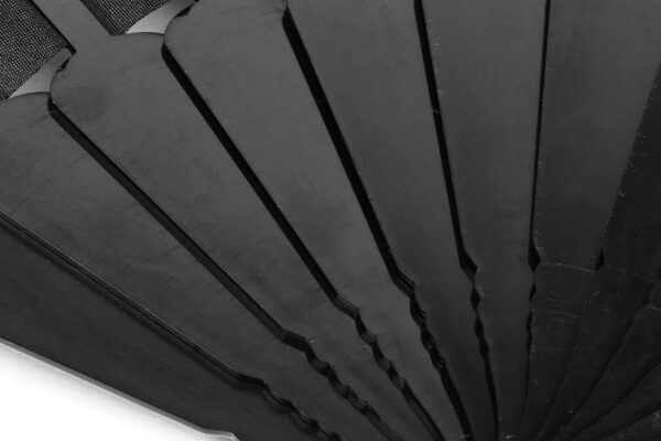 Éventail noir à pointes (spike)