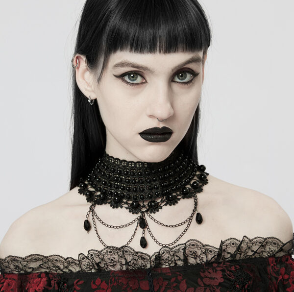 Collier en broderies à perles et chaînes Collier en broderies à perles et chaînes