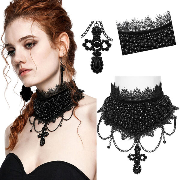 Collier en perles noires à pendentif croix Collier en perles noires à pendentif croix