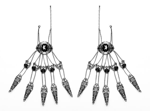 Paire de bijoux de main à roses noires et griffes Paire de bijoux de main à roses noires et griffes
