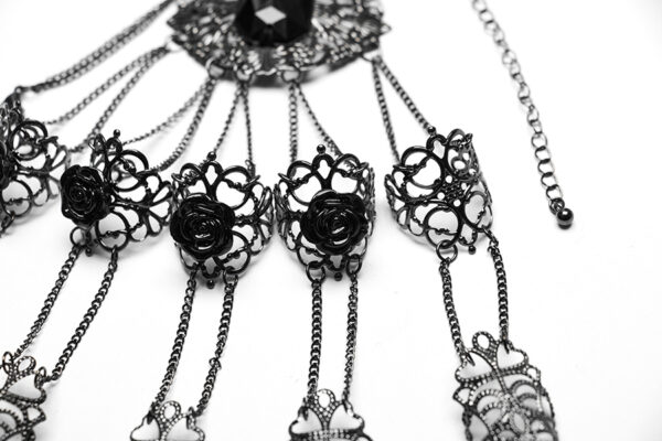 Paire de bijoux de main à roses noires et griffes Paire de bijoux de main à roses noires et griffes