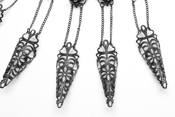 Paire de bijoux de main à roses noires et griffes Paire de bijoux de main à roses noires et griffes