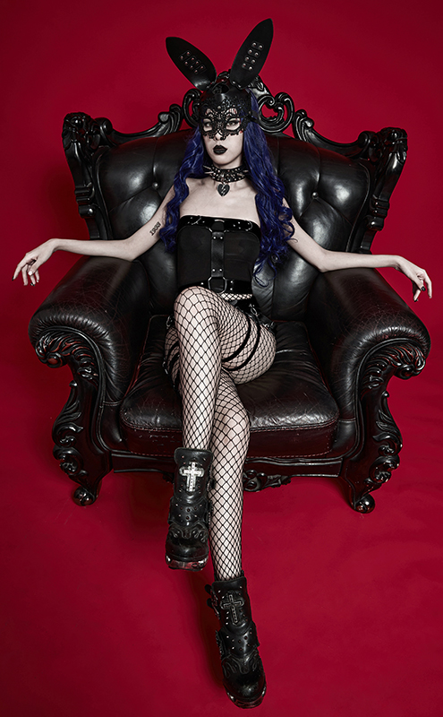 Masque lapin en cuir végan et broderie Masque lapin en cuir végan et broderie