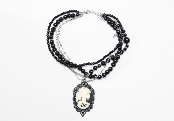 Set de 3 colliers avec pendentifs croix et camée crâne Set de 3 colliers avec pendentifs croix et camée crâne