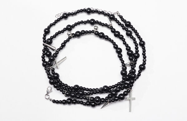 Set de 3 colliers avec pendentifs croix et camée crâne Set de 3 colliers avec pendentifs croix et camée crâne