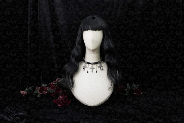 Collier ras de cou à pendentifs croix