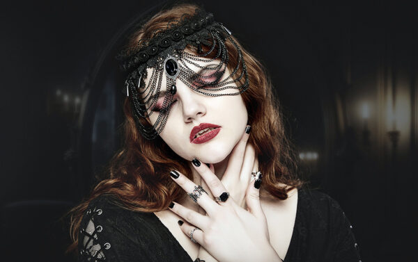 Collier diadème en broderie et chaînes Collier diadème en broderie et chaînes