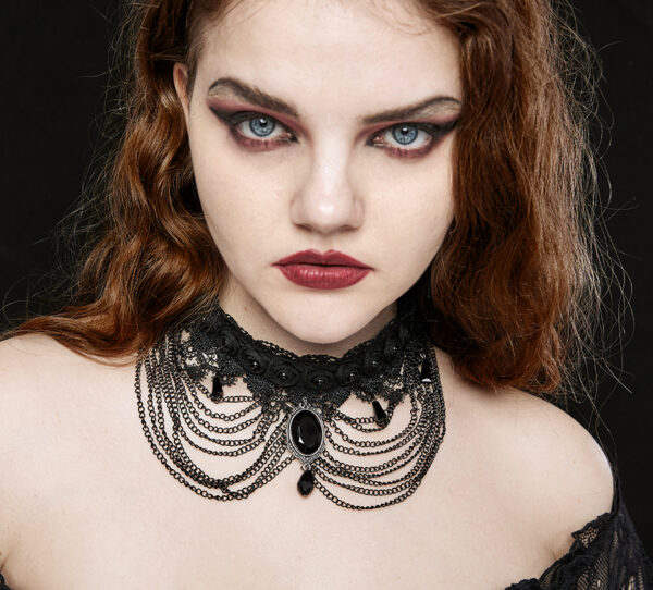 Collier diadème en broderie et chaînes Collier diadème en broderie et chaînes