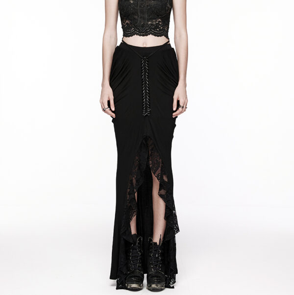 Jupe fendue et drapé à grosse chaîne