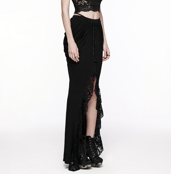 Jupe fendue et drapé à grosse chaîne