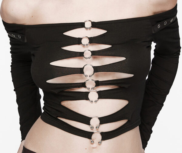 Haut à découpes et piercings Haut à découpes et piercings