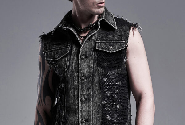 Veste en jeans déchiré à résille et spikes