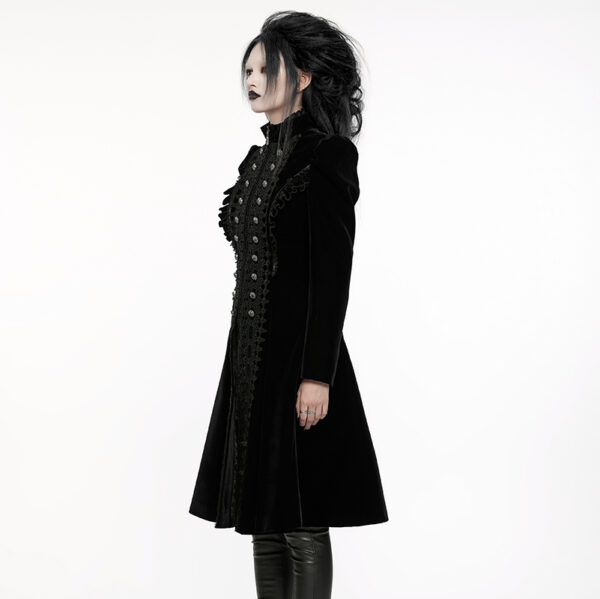 Manteau en velours noir à volants et broderies