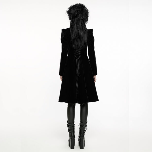 Manteau en velours noir à volants et broderies